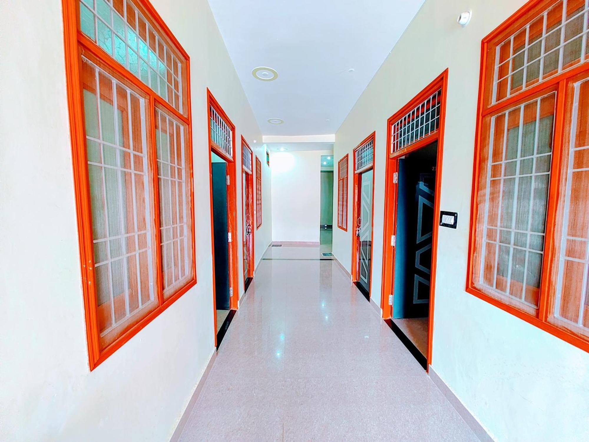 Hotel Raghukul Ayodhya Экстерьер фото