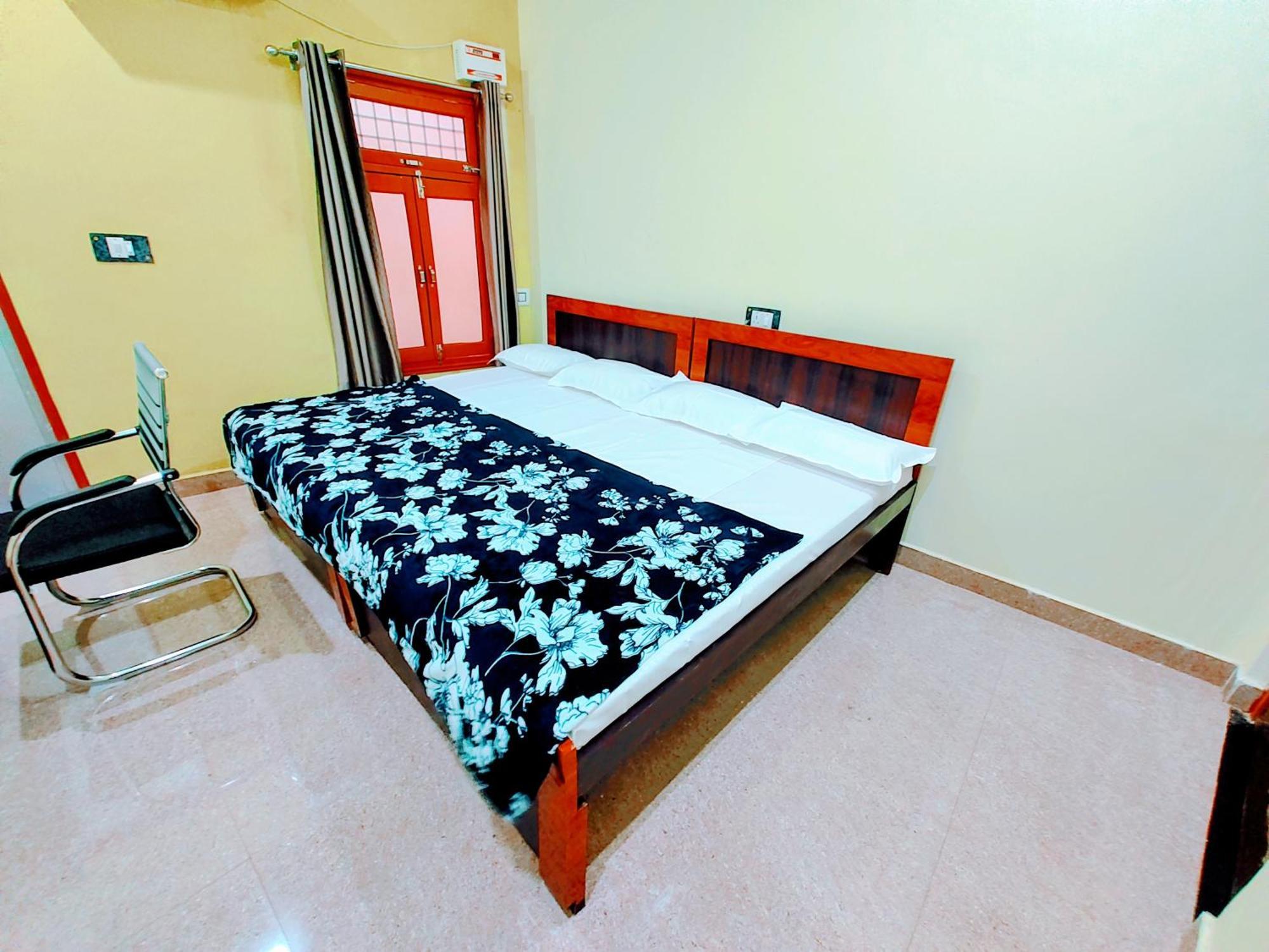 Hotel Raghukul Ayodhya Экстерьер фото