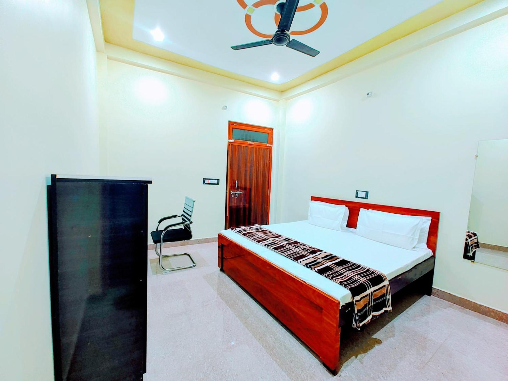 Hotel Raghukul Ayodhya Экстерьер фото