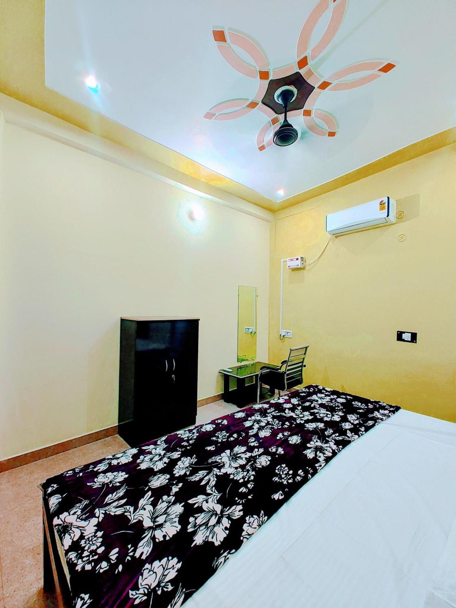 Hotel Raghukul Ayodhya Экстерьер фото
