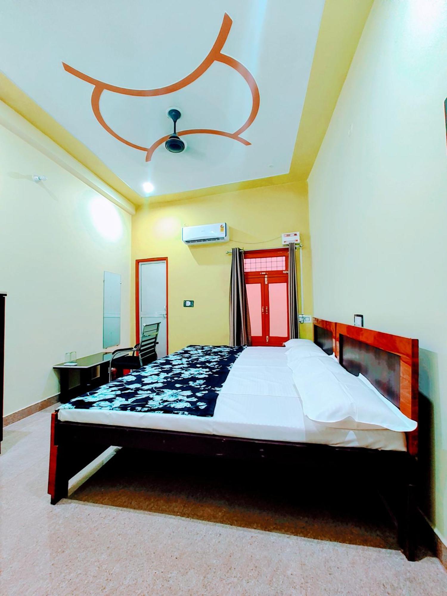 Hotel Raghukul Ayodhya Экстерьер фото