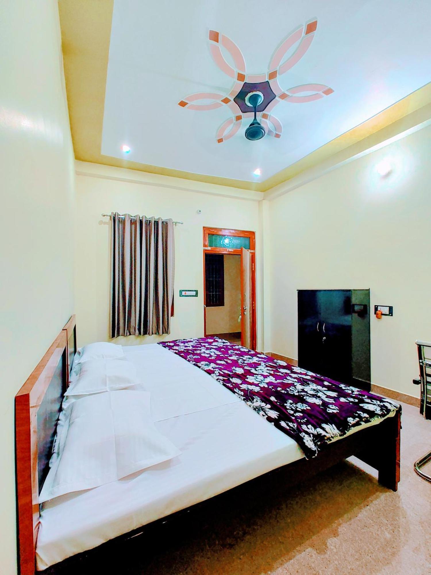 Hotel Raghukul Ayodhya Экстерьер фото