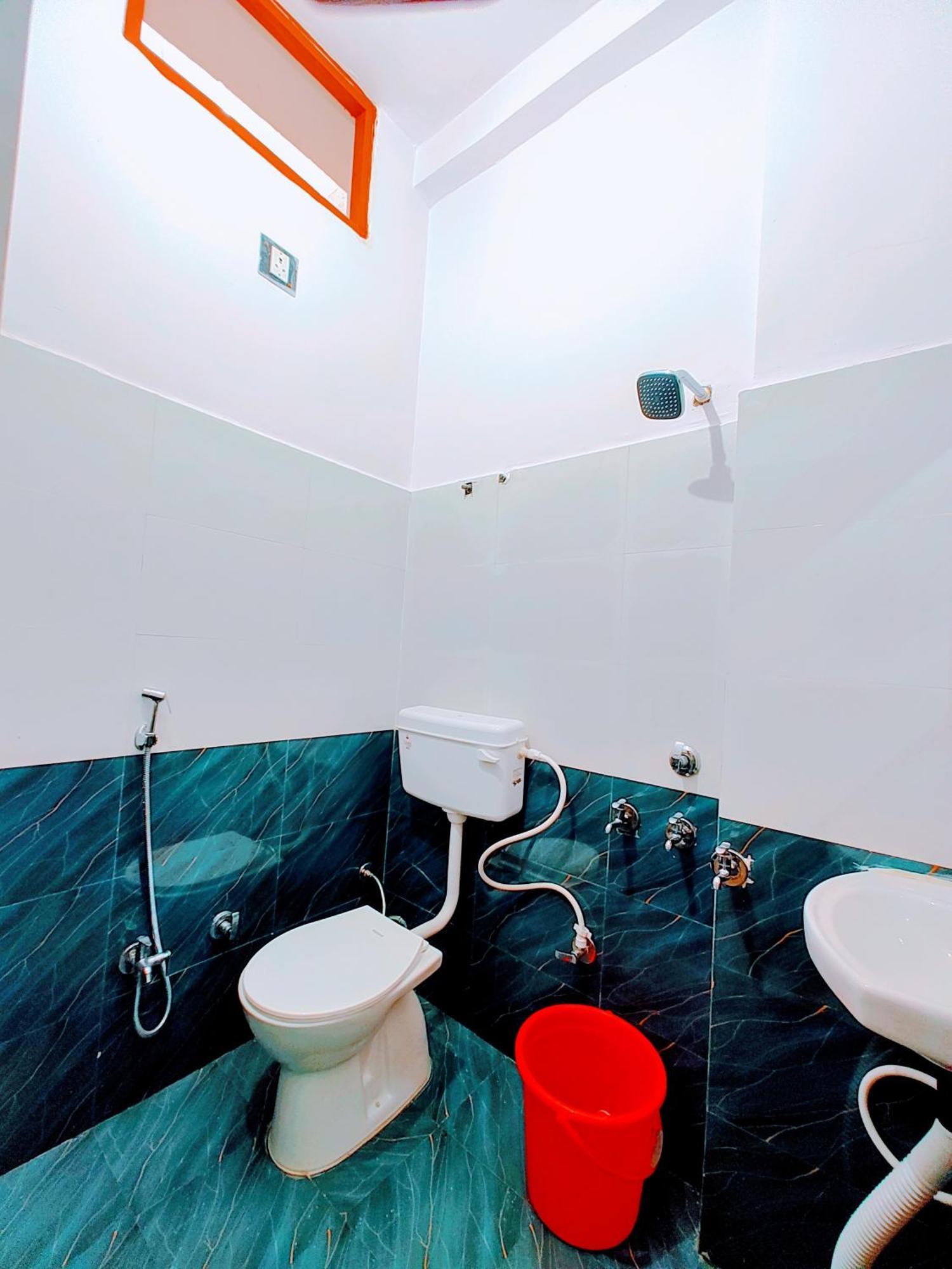 Hotel Raghukul Ayodhya Экстерьер фото