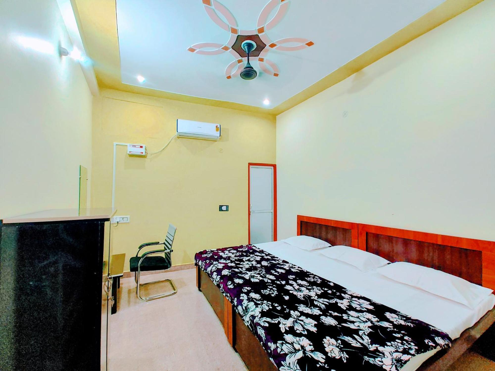 Hotel Raghukul Ayodhya Экстерьер фото