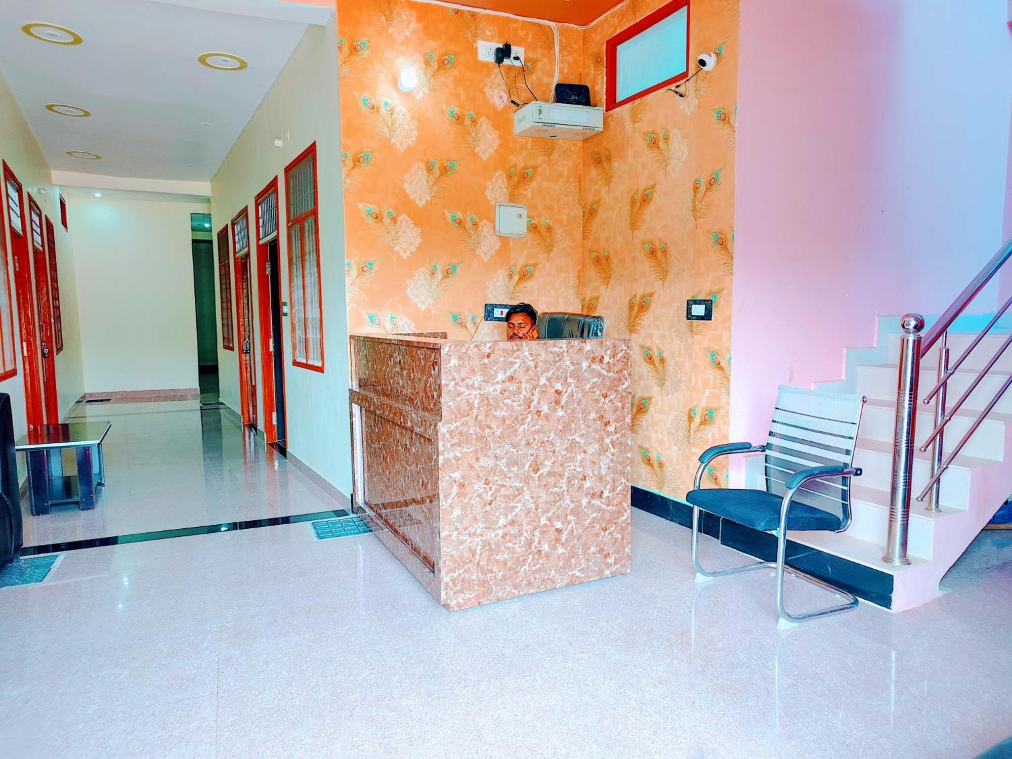 Hotel Raghukul Ayodhya Экстерьер фото